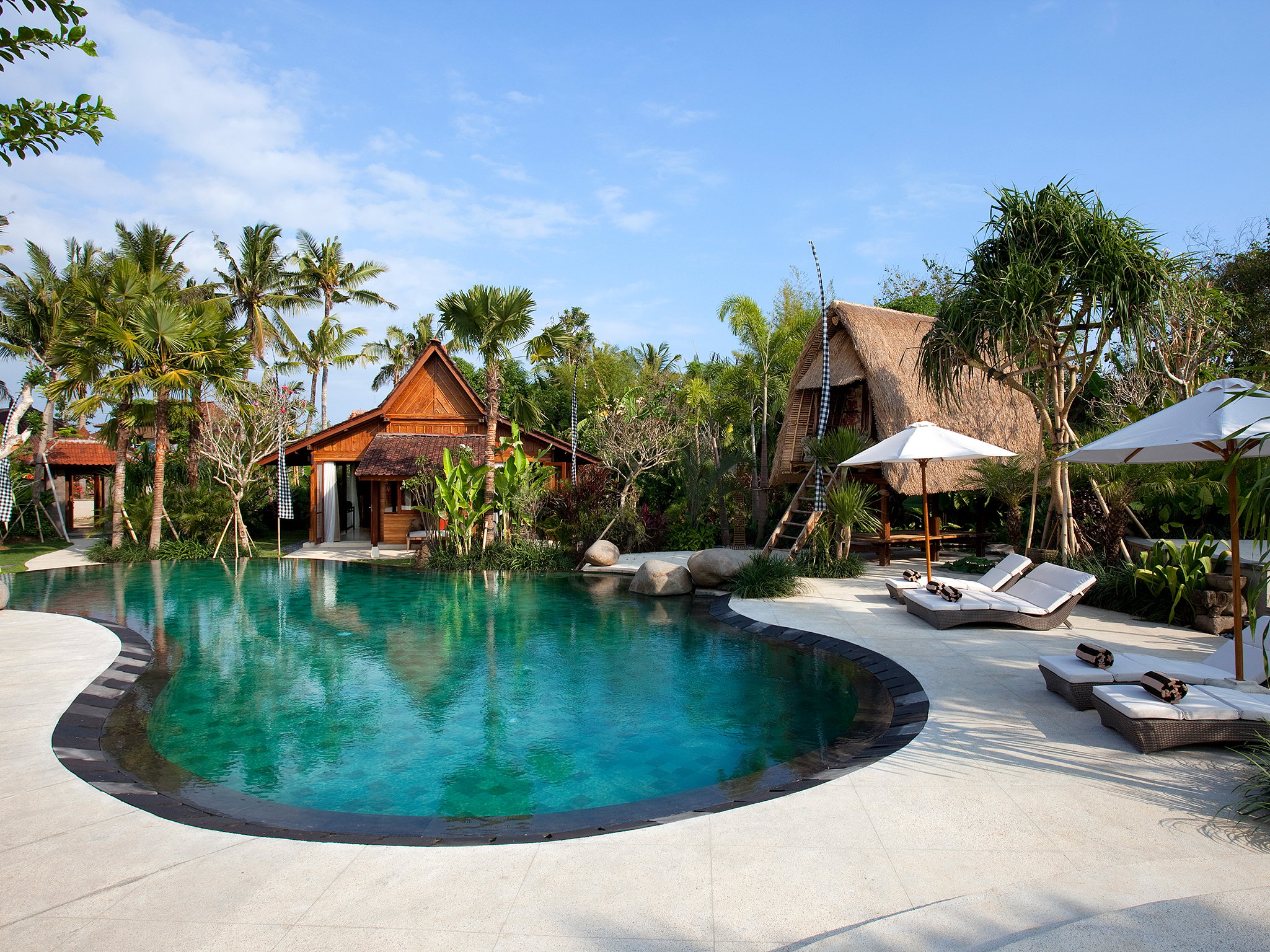 2. Villa Sati - Pool and sunloungers - Dea Villas - Villa Sati, Canggu, Bali
